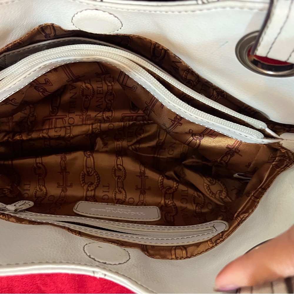 Chic White Leather Handbag - Picture 6 of 13